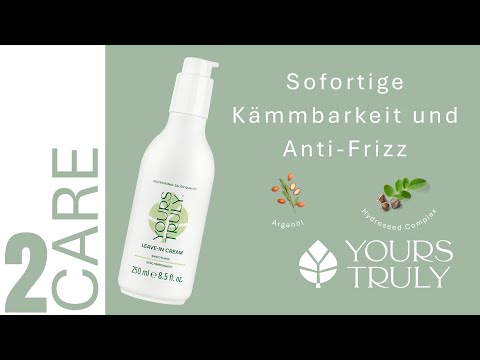 weiße-flasche-yours-truly-leave-in-cream-mit-pumpspender-und-aufdruck-geschmeidigkeit-daneben-text-sofortige-kämbarkeit-und-anti-frizz-und-abbildungen-von-arganöl-und-pflanzensamen-verlinkung-zu-youtube-video